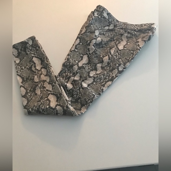 H&M Snakeskin pattern skinny jeans size 8 - Picture 2 of 8